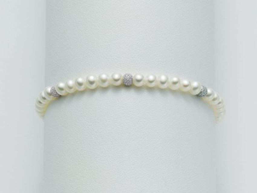 Bracciale con Perle  bianche con 3 Boule Diamantate in Oro bianco   