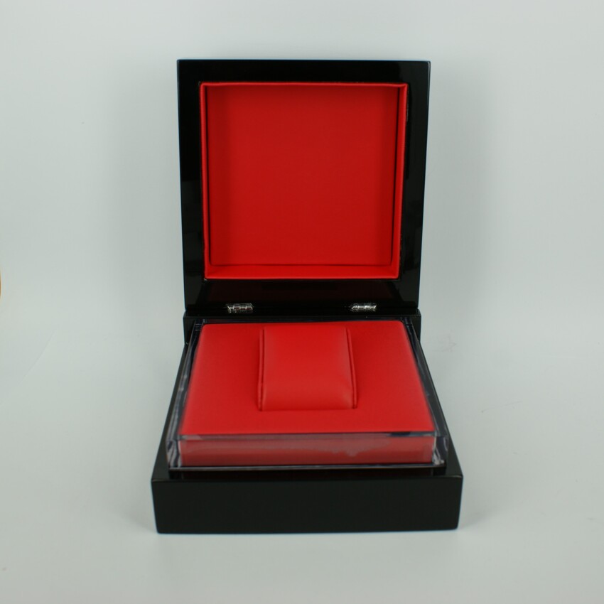 Scatola porta orologio in legno nero laccato con interno rosso  