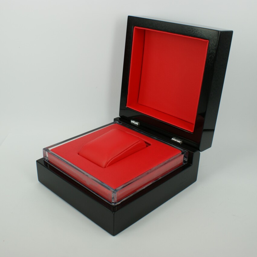 Scatola porta orologio in legno nero laccato con interno rosso  